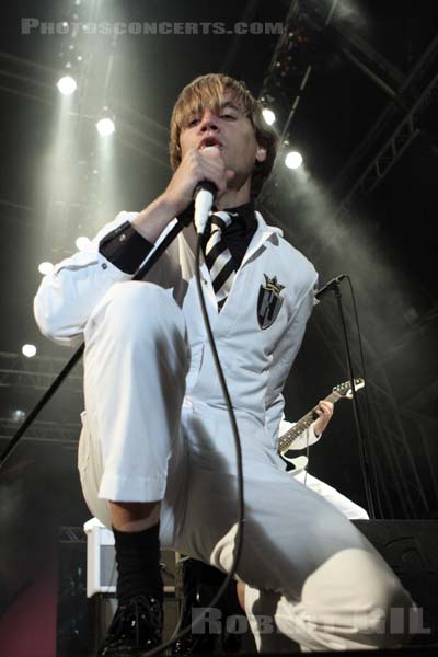 THE HIVES - 2009-08-01 - PAREDES DE COURA (Portugal) - Praia do Tabuao - Per Almqvist